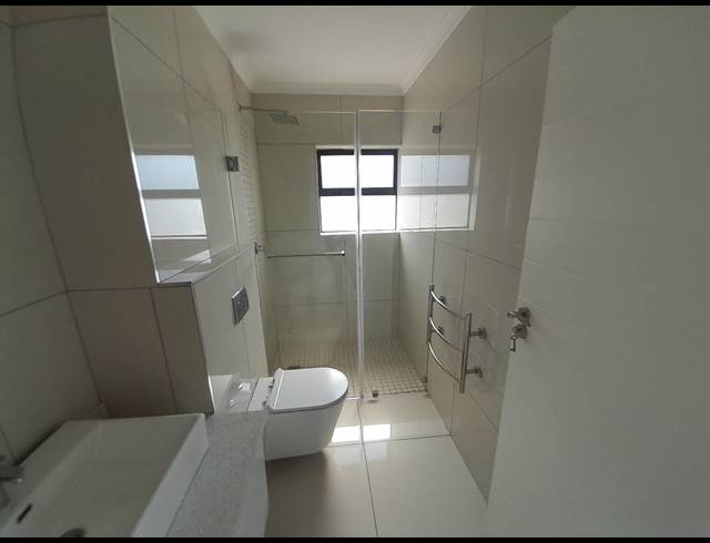 5 BEDROOM FREEHOLD TO LET IN IZINGA ESTATE